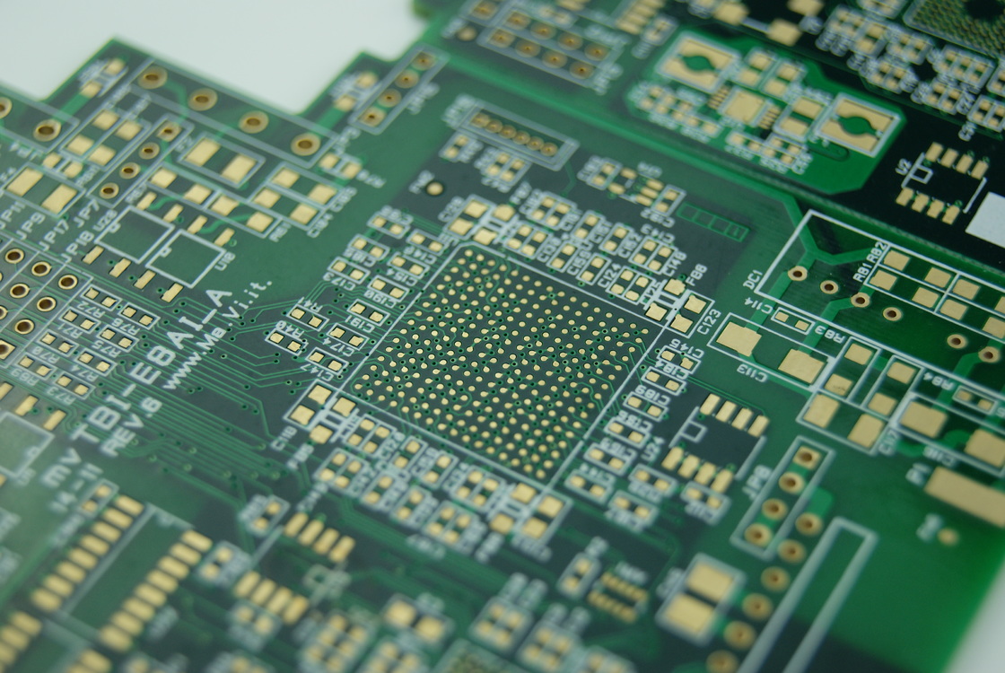Bảng mạch PCB nhiều lớp dày 1.6mm, Công nghệ gắn bề mặt và Lớp phủ hàn màu xanh lá cây cho Hiệu suất vượt trội